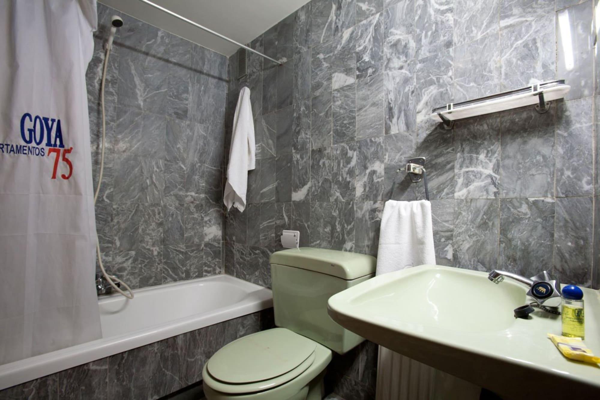 Apartamentos Goya 75 Madrid Bagian luar foto