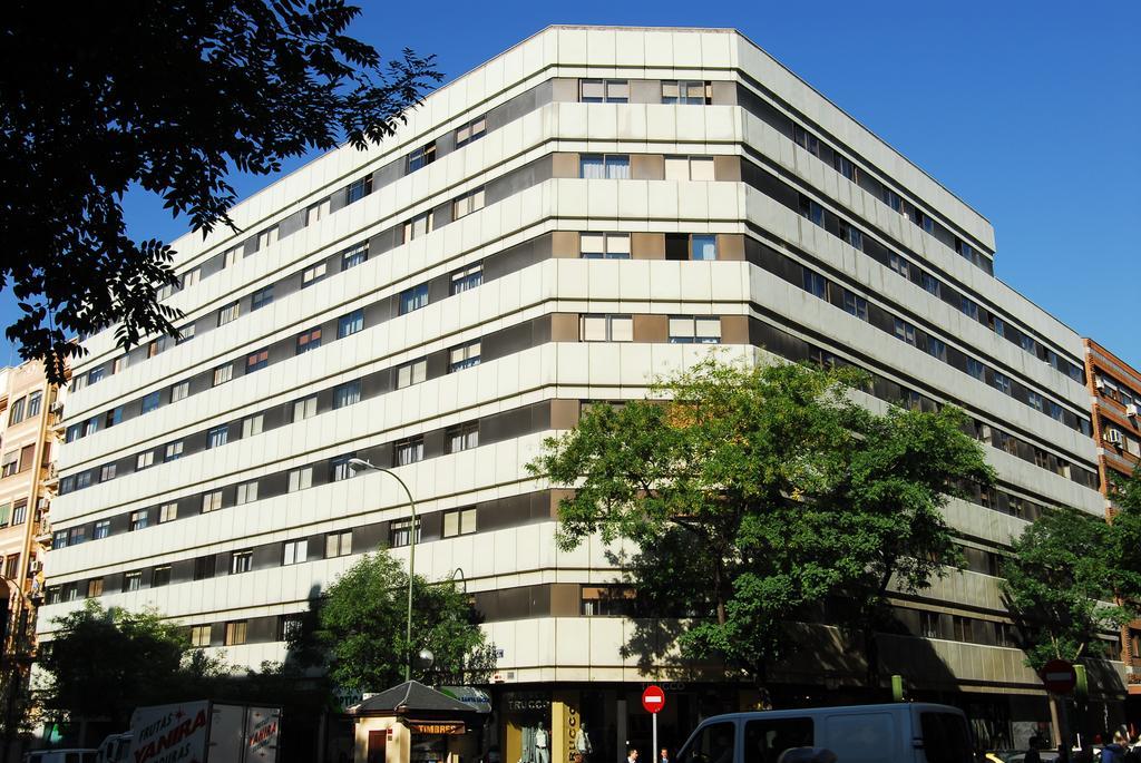 Apartamentos Goya 75 Madrid Bagian luar foto